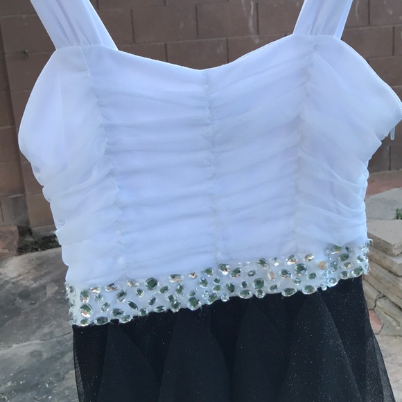 Cute Girls’ Black and White Dress - Picture 3 of 7